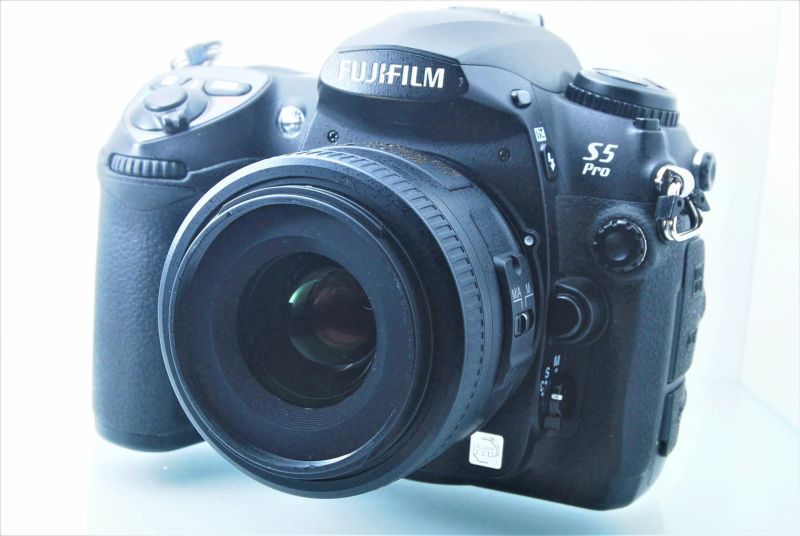 スノーブルー Finepix S3 pro + レンズ Nikon AF 50mm F1.8 